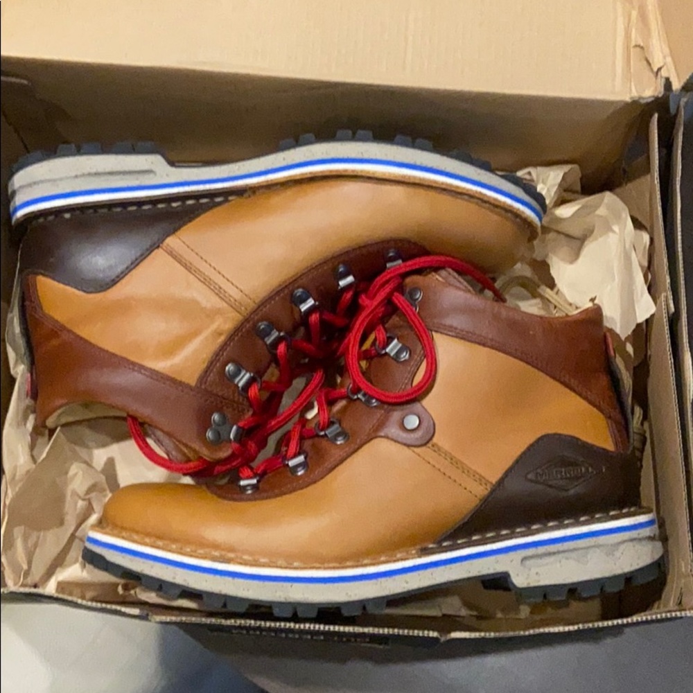 Merrill hiking boots size 7 nib.